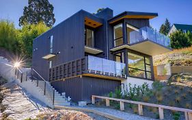 Lake View Villa - Queenstown Holiday Villa